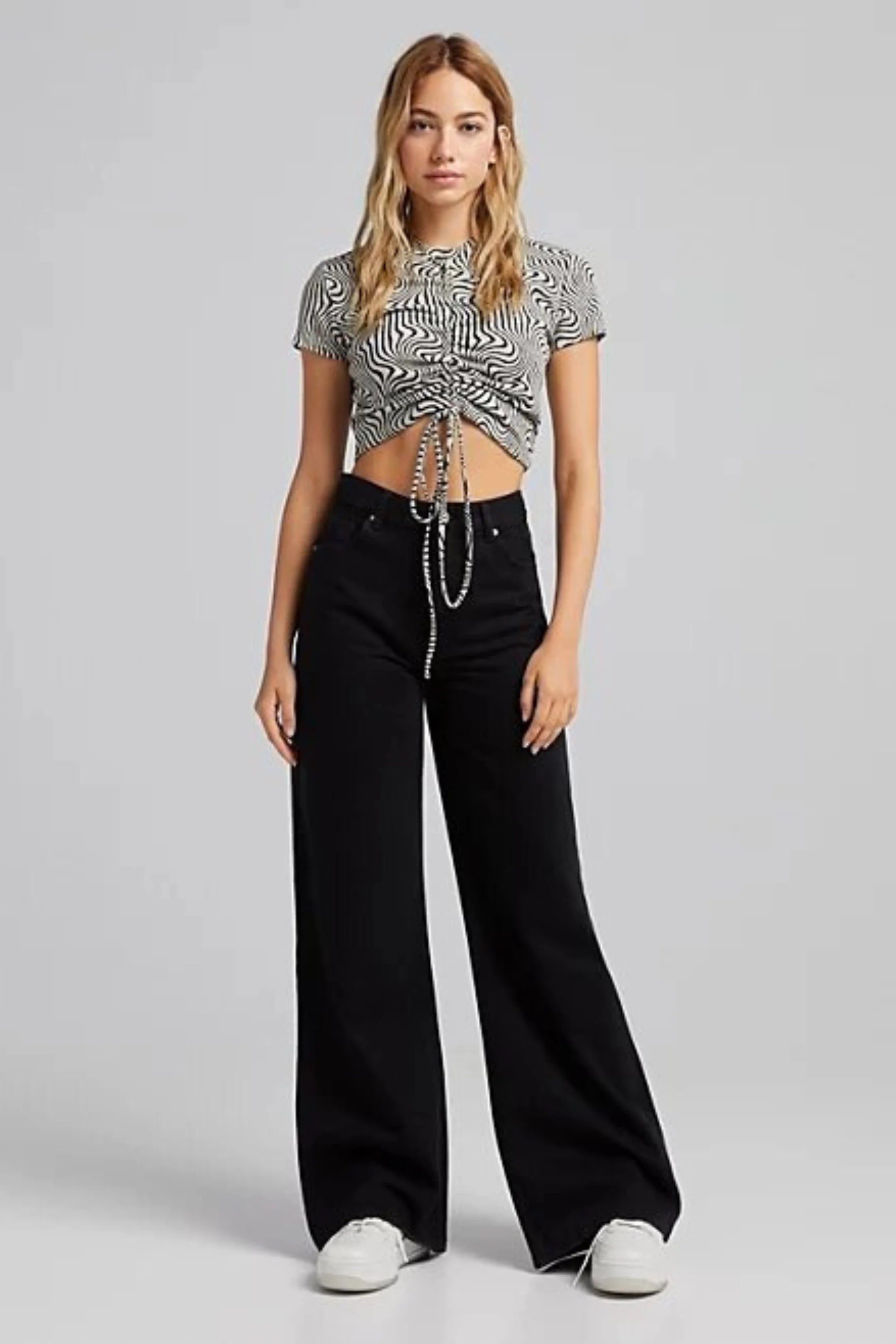 Bershka 90s super wide leg jeans in black Denim600